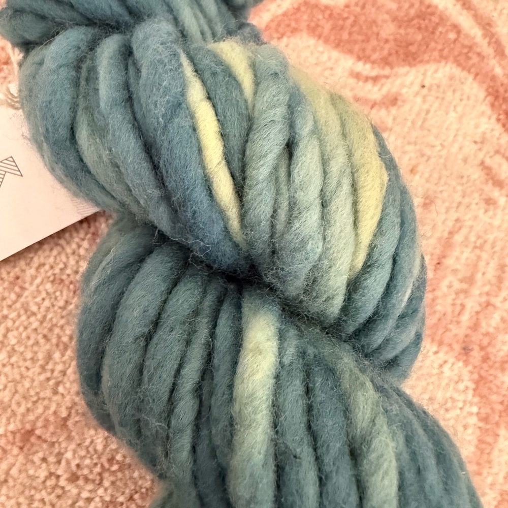 100% Junin Wool Yarn Teal and Turquoise Yarn for Fiber Projects NWT - Picture 2 of 5